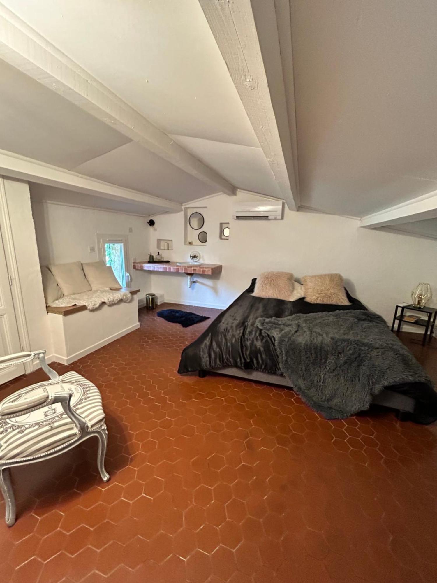 Villa De Charme En Campagne Avec Piscine Privee Et Nature Luxuriante Le Beausset Luaran gambar